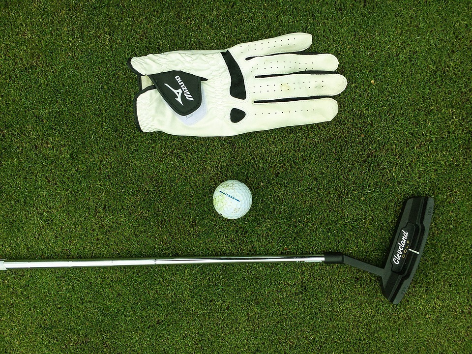 green grass, club, white gloves, white golf ball