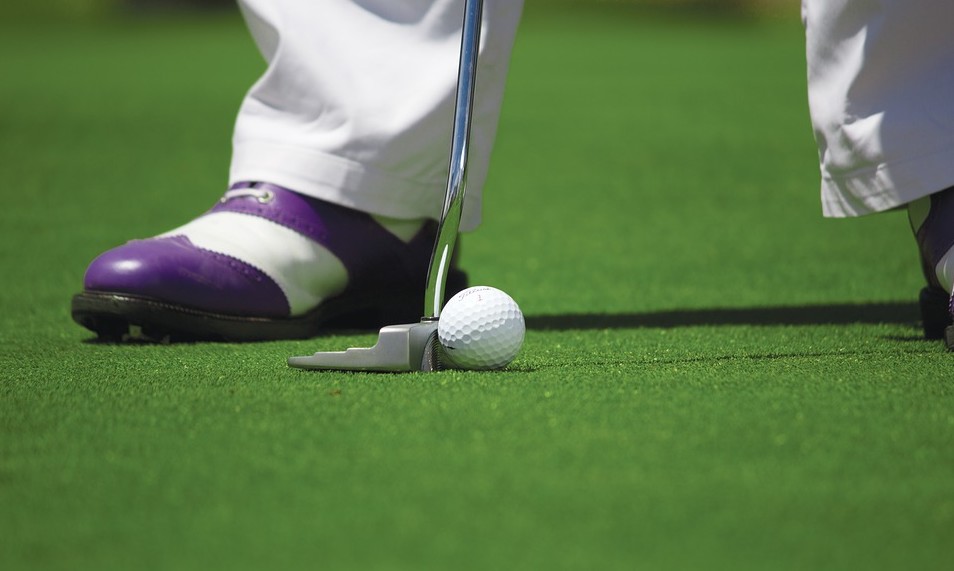 feet, white pants, shoes, golf club, golf ball, golf course