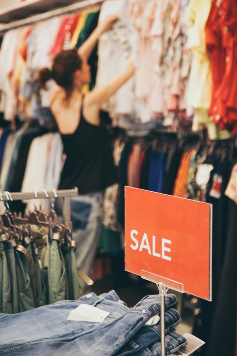 Shop with Cash to Avoid Impulse Buys