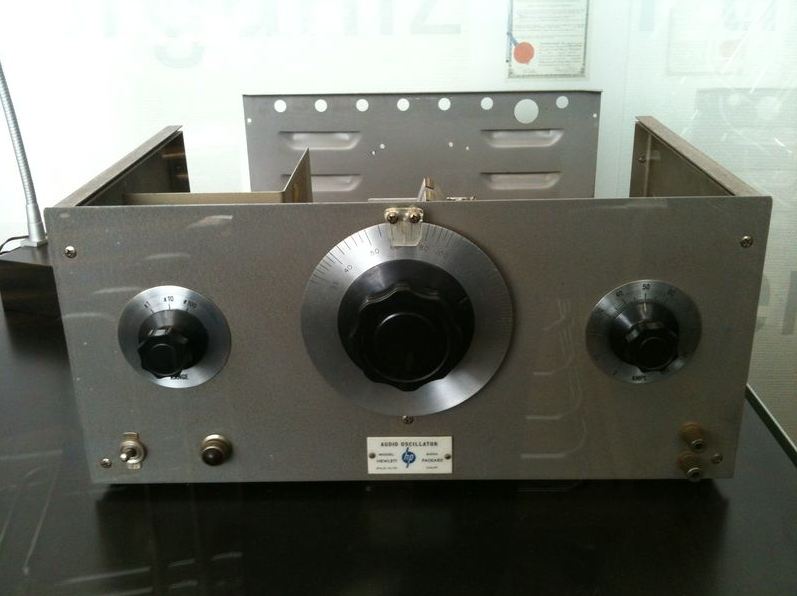 HP 200A audio oscillator