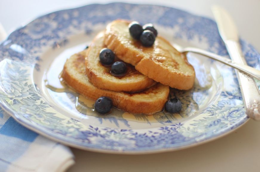 French Toast with blueberries, dish, French Toast on a blue floral plate